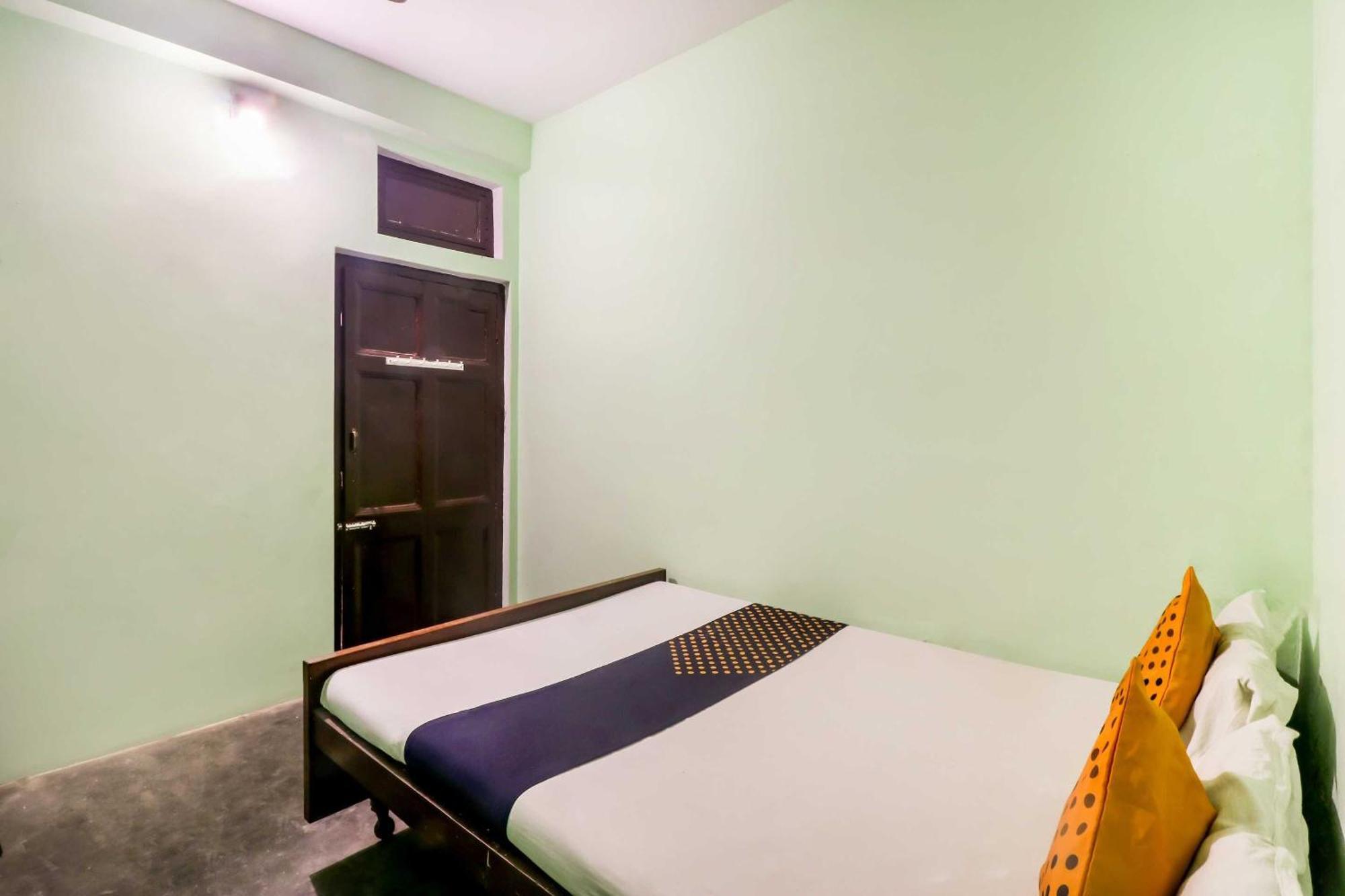 Spot On Mishra Guest House Varanasi Bagian luar foto
